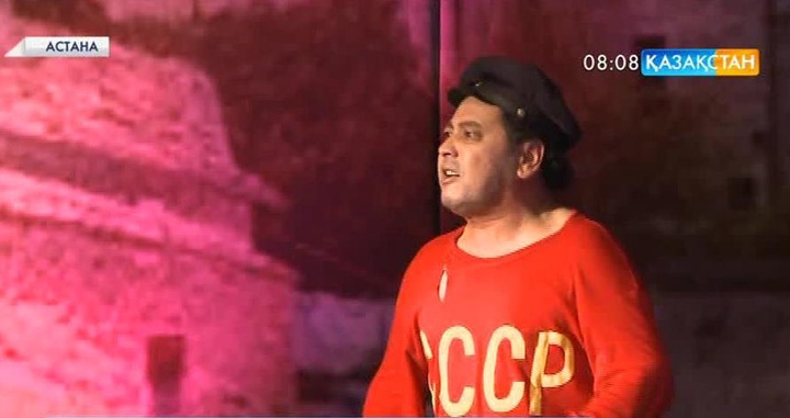 Қаллеки театрында «Сүрінген сүрбойдақ» атты комедияның премьерасы өтті