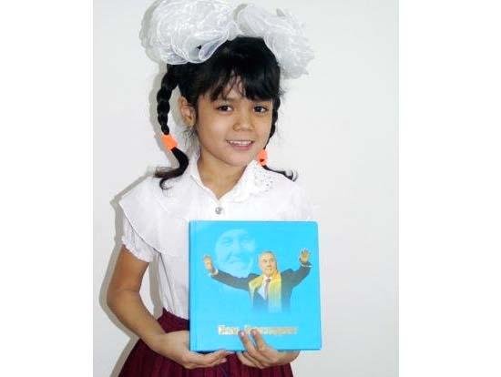 Қызылордалық оқушы қыз Елбасынан сыйлық алды