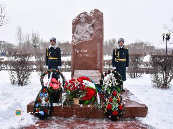 Астаналықтар тәжік-ауған шекарасында қаза тапқан  жауынгерлерді еске алды