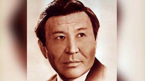 Сегодня день рождения известного казахского режиссера Шакена Айманова