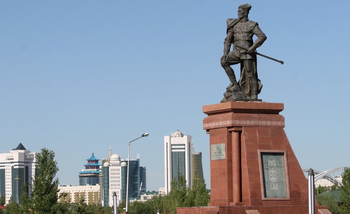 Артисты «Астана Опера» возложат цветы к памятнику Бауыржана Момышулы