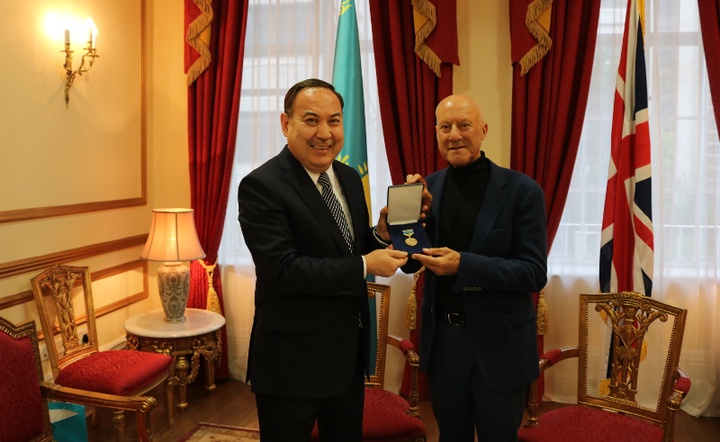 Архитектору Норману Фостеру в Лондоне вручили госпремию мира и прогресса Президента Казахстана