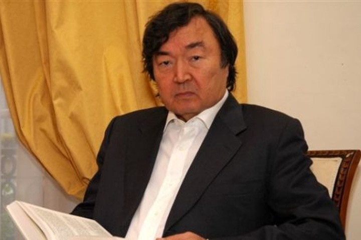 Олжас Сүлейменовке «Қазақстанның Еңбек Ері» атағы берілді