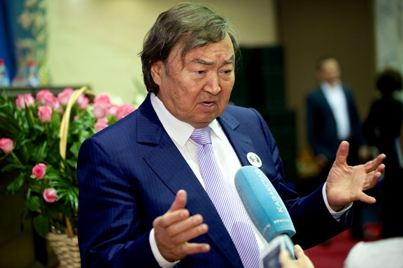 Жазушы Олжас Сүлейменов 80 жасқа толды