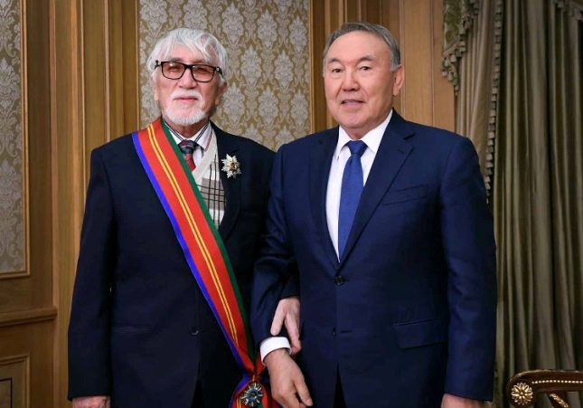 Елбасы С.Оразбаевты І дәрежелі «Достық» орденімен марапаттады