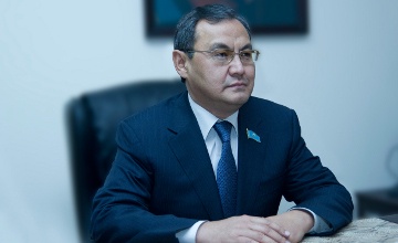 Ахылбек Куришбаев стал руководителем экономической группы Комиссии по земельной реформе