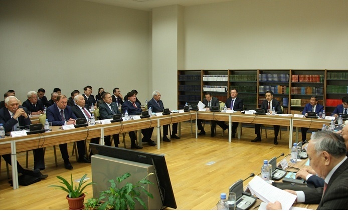 Жер реформасы бойынша комиссия мүшелері Парламентте заң жобасын әзірлеуге қатысу мүмкіндіктеріне ие болады - Б. Сағынтаев