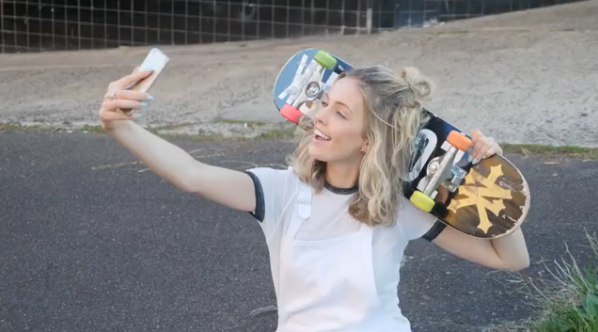 Instagram-ды пайдаланушылардың жалған өмірі туралы ролик интернет хитына айналды (ВИДЕО)