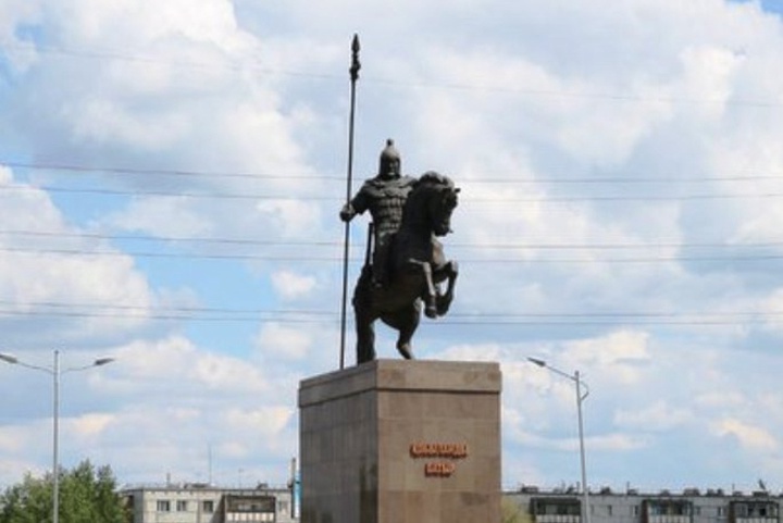 В Костанае открыли памятник Кобланды батыру