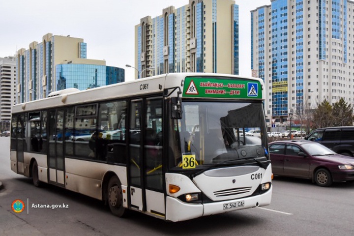 Астаналық оқушылар жаз бойы қоғамдық көліктерде тегін жүретін болады