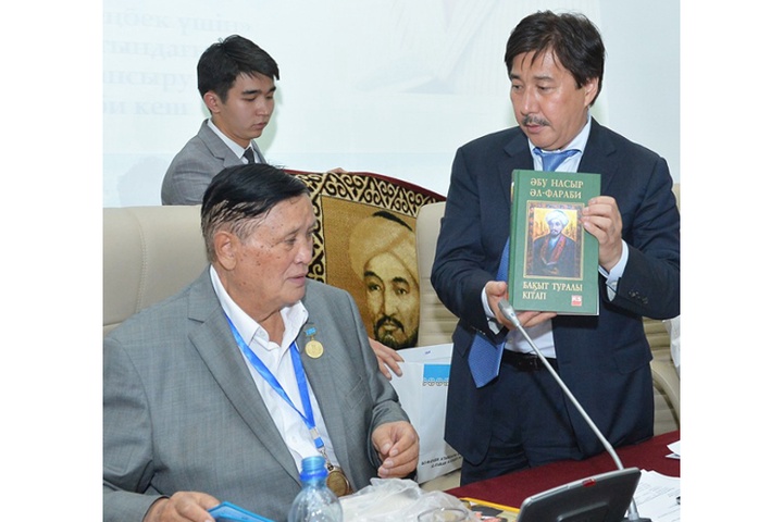 Көрнекті жазушы Сәбит Досанов Махмұд Қашқари атындағы халықаралық сыйлықтың иегері атанды