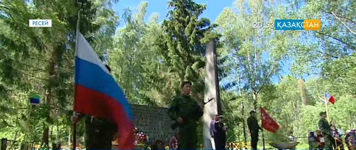 Қазақстандық делегация Пушкиногорскідегі бауырластар қорымына барды