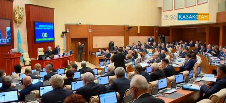 Мажилисмены одобрили поправки в закон о республиканском бюджете