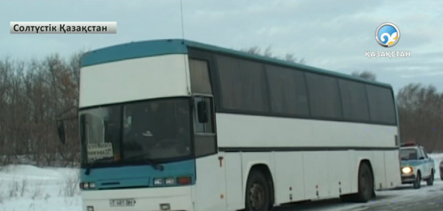 В СКО из-за морозов на трассе застряли три пассажирских автобуса