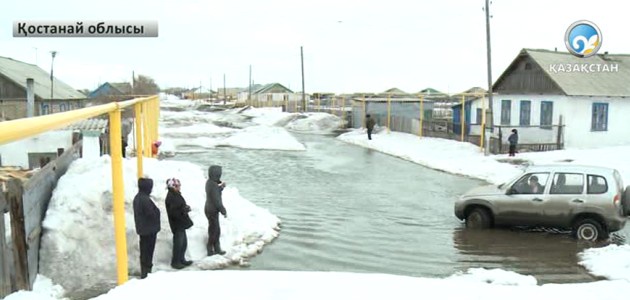 Тұрғын үйлер еріген қар суының қоршауында қалды