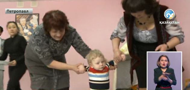 Петропавлда жетімдер үйіндегі төрт бүлдіршінің тұсауы кесілді