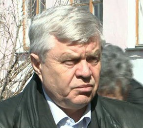 Көкпекті көмекшісіз қалмайды