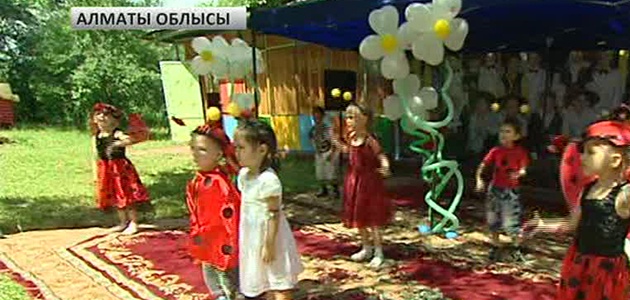 Балалар жазғы демалысты көңілді өткізуде
