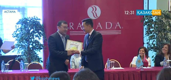 Арнайы курстан өткен қызметкерлерге қонақүй бизнесінің сертификаттары табысталды