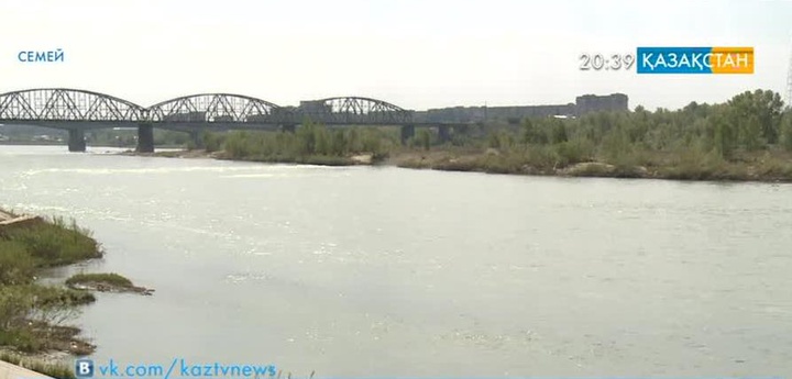 Семейде канализациялық құбыр апатты жағдайда