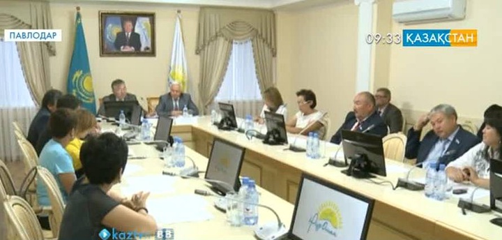 Павлодарлық кәсіпорын өкілдері жетім балаларды қамқорлыққа алуда