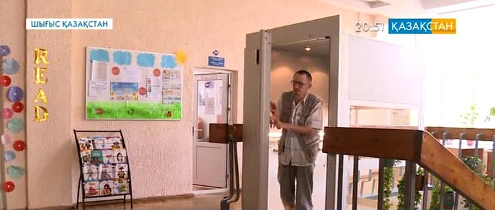 Өскемендегі облыстық кітапханаға кембағал жандар үшін арнайы жеделсаты орнатылды