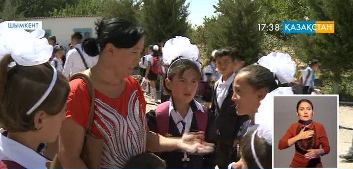 Көпбалалы отбасының қыздары мектепке бір апта кешігіп барды