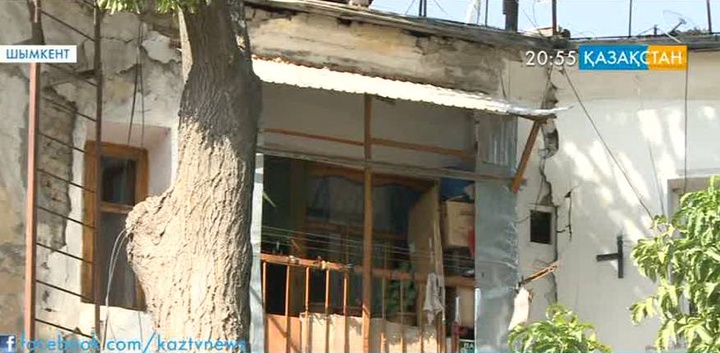 Шымкентте көпқабатты үй апатты жағдайда