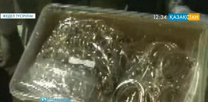 Әшекей бұйымдарды жасырын өткізбек болған жолаушы ұсталды