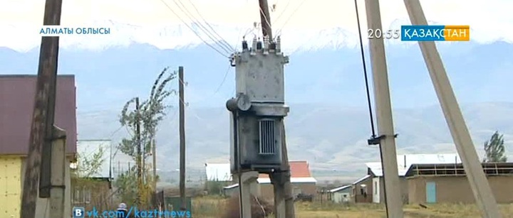 Алматы облысындағы Тескенсу ауылының тұрғындары жол мен жарықтан тарығып отыр