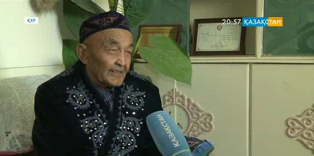 107 дастанды жатқа айтатын қиссагер