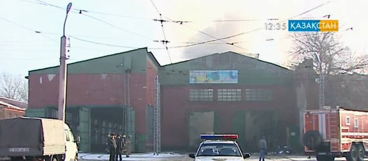 Алматыда трамвай депосы өртке оранды