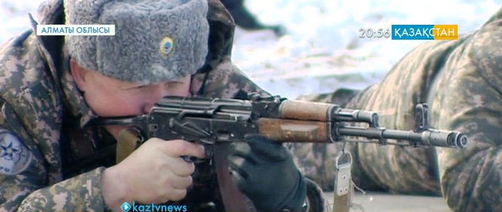 Әскерилер жаттығудың жаңа түрін көрсетті