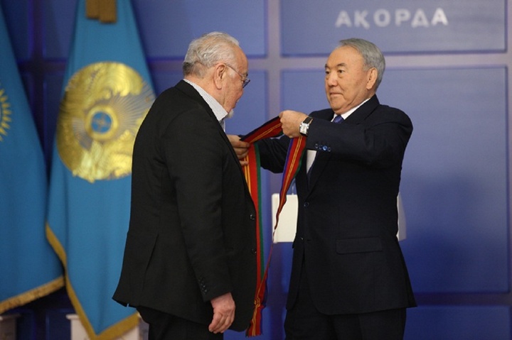 Асанәлі Әшімов қазақстандықтарды Тәуелсіздік күнімен құттықтады
