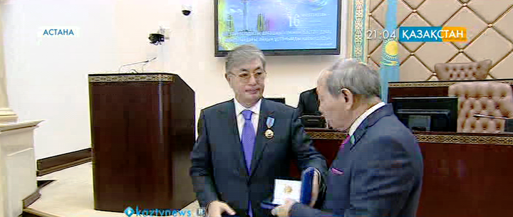 Қасым-Жомарт Тоқаев мемлекеттік марапаттарды табыстады