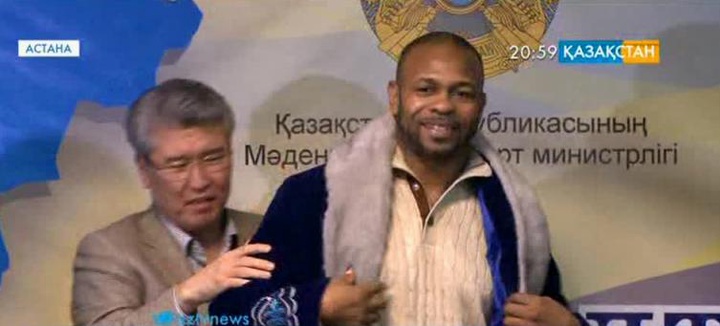 Кәсіпқой боксшы Рой Джонс Тәуелсіздік күнімен құттықтады (ВИДЕО)