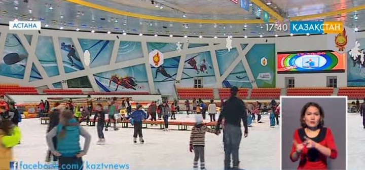 Жители столицы отметили День независимости на ледовом катке