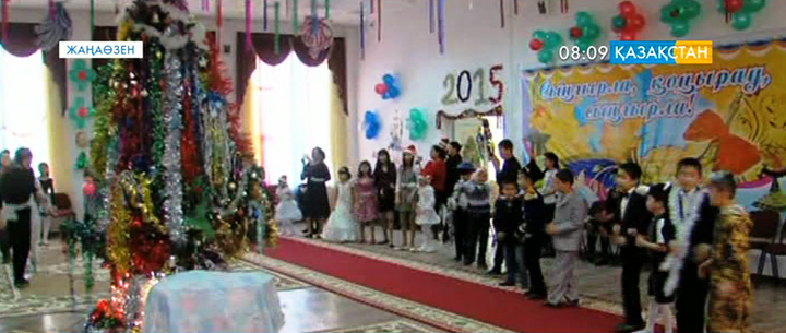 На новогоднюю елку в Жанаозене пришли 100 детей