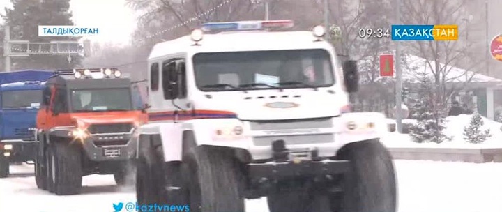 Талдықорғанда тәртіп сақшылары мен өрт сөндірушілерге жаңа техникалар тапсырылды