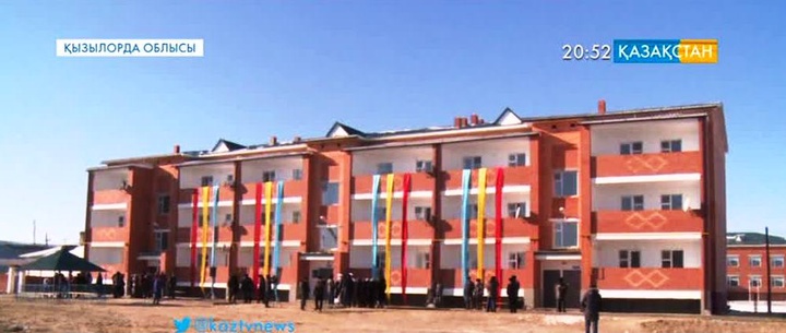 Қазалыда тұрғындарға пәтер кілттері табыс етілді