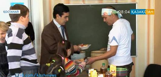 Қостанайдағы әлеуметтік орталық тұрғындарына тегін түскі ас берілді