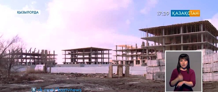 Қызылордада салынып жатқан үйдің бетондары құлап бір адам қаза тапты
