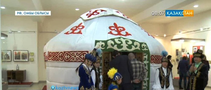 Ресейдің Омбы қаласының төріне ақшаңқан киіз үй тігілді