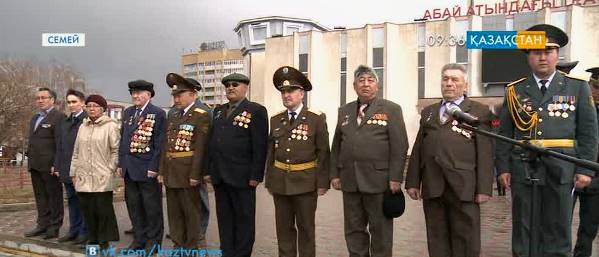 «Біз жеңістің мұрагерлеріміз» атты эстафета аясында жауынгерлік ту еліміздің өңірлерін аралап келеді