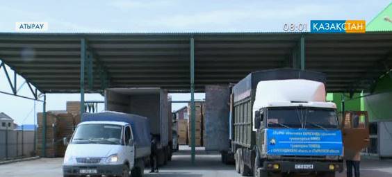 Атырау облысынан Қарағандыға 70 тонна азық түлік пен киім-кешек тиелген автокеруен жөнелтілді