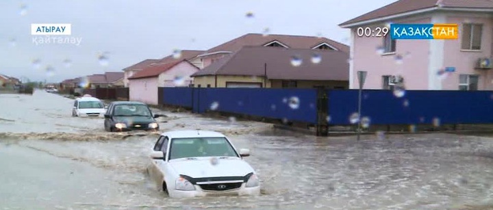 Атырау облысының орталығында жүздеген үй судың астында қалды