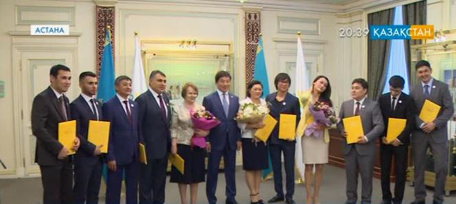 «Нұр Отан» партиясының қатарына 1200 адам өтті