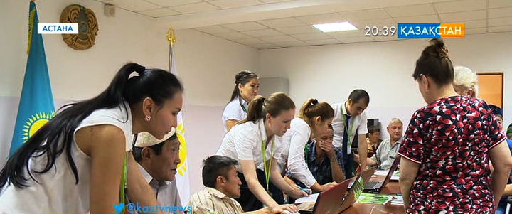 Астанада ХҚКО қызметкерлері мүмкіндігі шектеулі жандарға электронды порталмен жұмыс істеуді үйретті