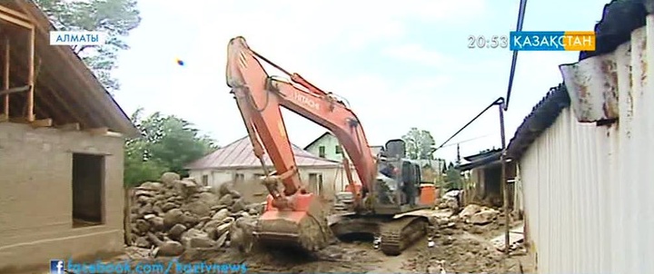 Алматыда селден 9 баспана қирап, 456 үйді су басқан