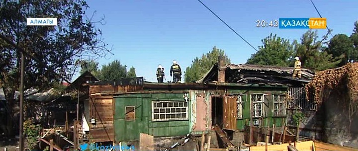 Алматы қаласының Түрксіб ауданында 4 пәтерлік ескі жеке тұрғын үй өртенді